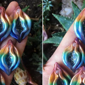 Vagina Necklaces Are The First IT Accessory Of 2017 And There's Already A Waiting List