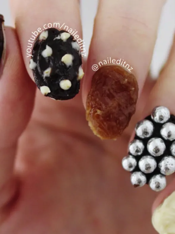 Manicura comestible: ¡llena tus uñas de chocolate!