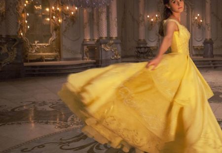 Les 25 plus belles robes jaunes du cinéma  Belle robe, Belle cosplay, Robe  princesse disney