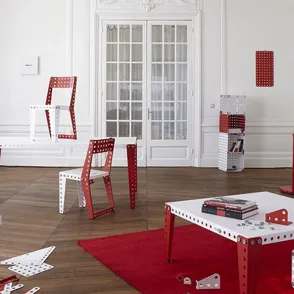 Muebles de Meccano, las famosas piezas de construcción llegan al mundo de la decoración