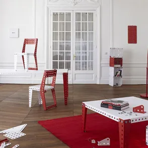 Muebles de Meccano, las famosas piezas de construcción llegan al mundo de la decoración