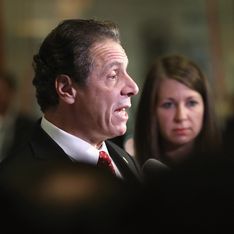 Le gouverneur de New York veut inscrire l'avortement dans la Constitution américaine (Photos)