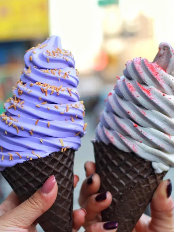 ¡No te creerás de qué están hechos los postres morados que inundan Instagram!