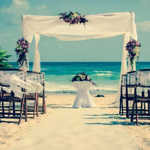 ¿Te gustaría celebrar tu boda a la orilla del mar?