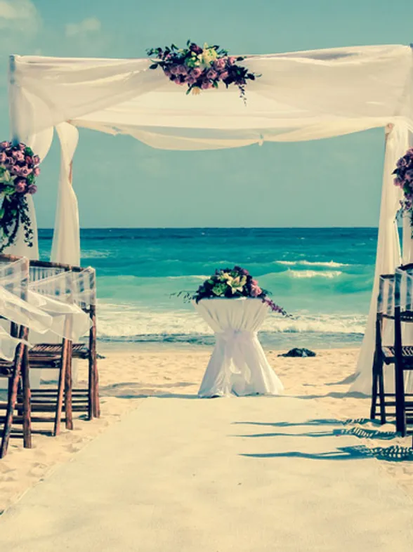 ¿Te gustaría celebrar tu boda a la orilla del mar?