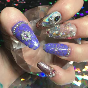 Unhas com efeito aquário para despertar a sereia que existe em você