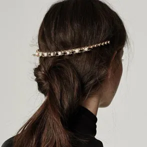 Accesorios de metal para el cabello, ¡descubre los mejores peinados con ellos!