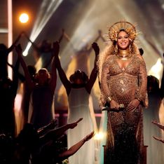 Enceinte, Beyoncé éblouit les Grammy Awards avec une prestation grandiose (Photos et vidéo)