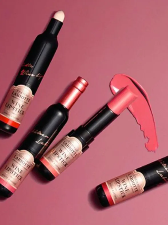 Esta línea de maquillaje inspirada en el vino es todo lo que necesitas ver hoy