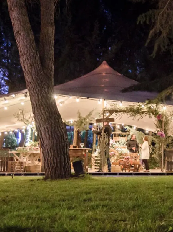 Una boda con carpa: ideas y soluciones creativas