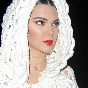 Kendall Jenner y su diente de oro, peor look de la semana