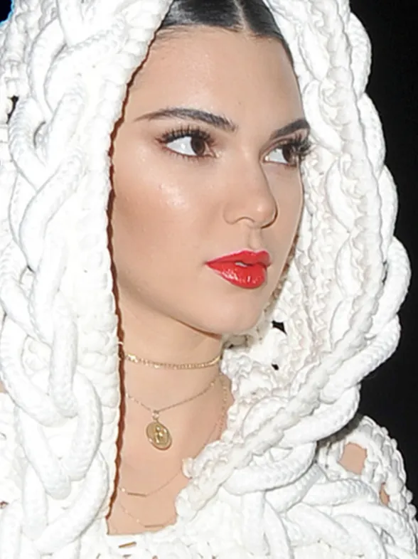Kendall Jenner y su diente de oro, peor look de la semana