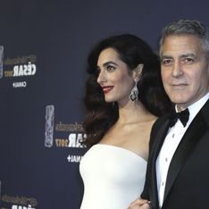 Amal Clooney, future maman resplendissante sur le tapis rouge des César (Photos)