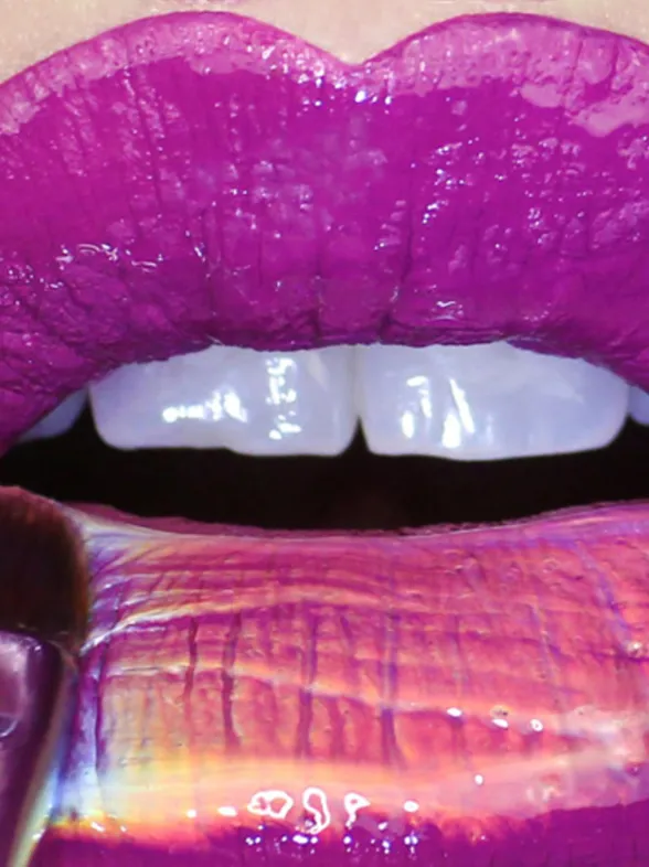 Holographic lips, los labios también pueden brillar