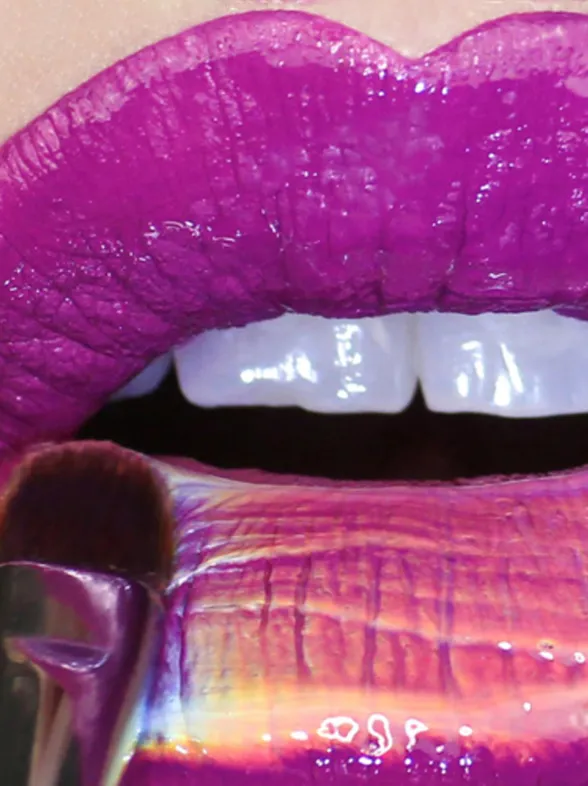 Holographic lips, los labios también pueden brillar