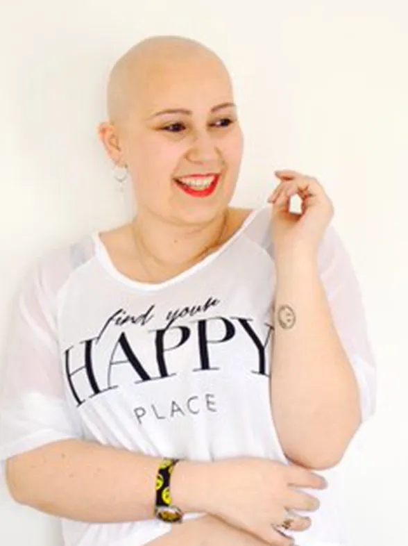 Así afronta esta joven su sexto tumor: "hay cosas más importantes que el pelo"