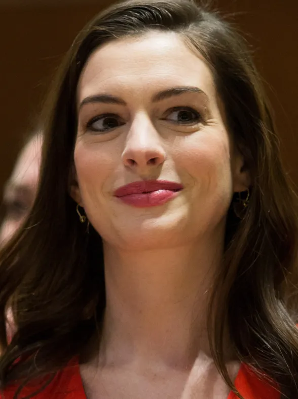 ¡Crianza compartida!: el emocionante discurso de Anne Hathaway sobre el permiso paternal