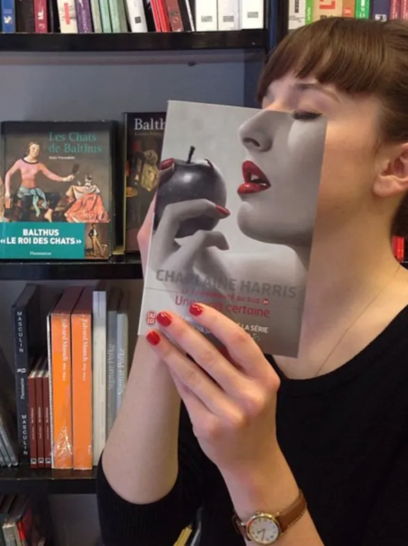 La peculiar y artística forma de divertirse de los empleados de esta librería