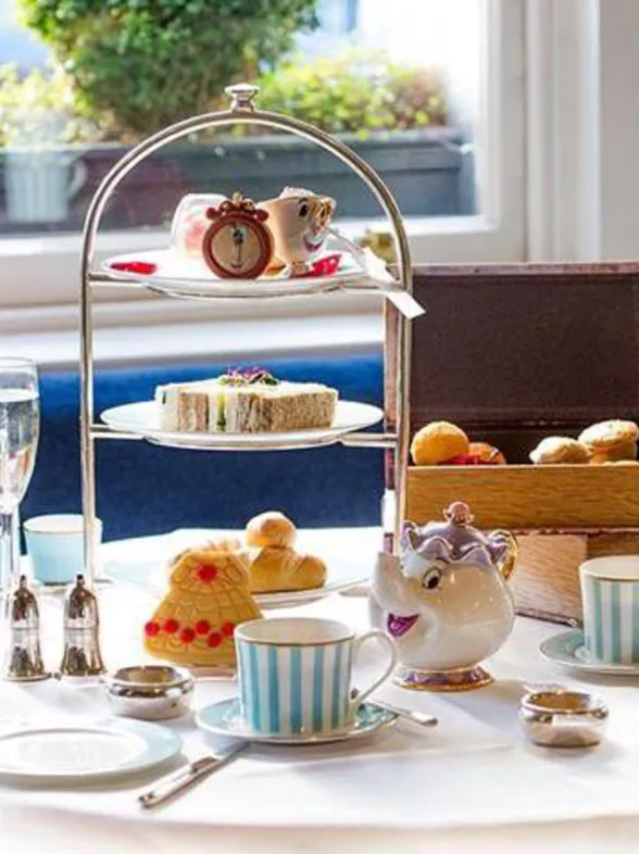 Este salón de té inspirado en 'La Bella y la Bestia' te hará sentir en un cuento
