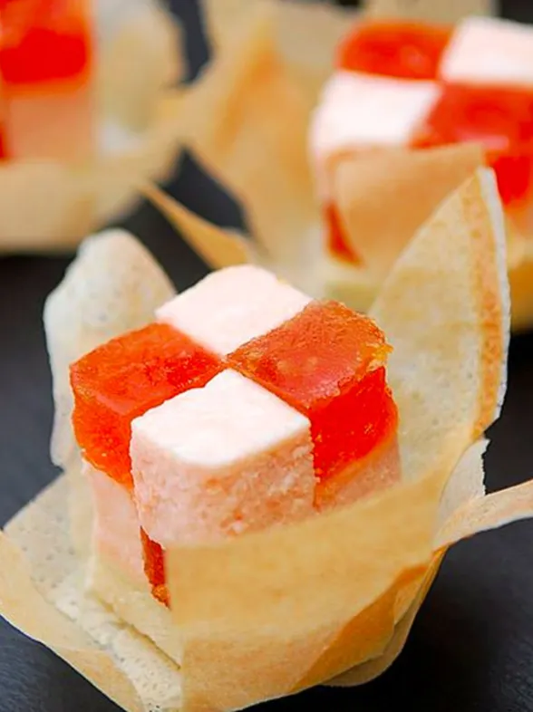 Una receta ligera y sabrosa: milhojas de pavo con membrillo y mozzarella