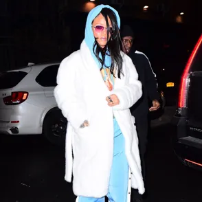 Rihanna y su conjunto extravagante, peor look de la semana