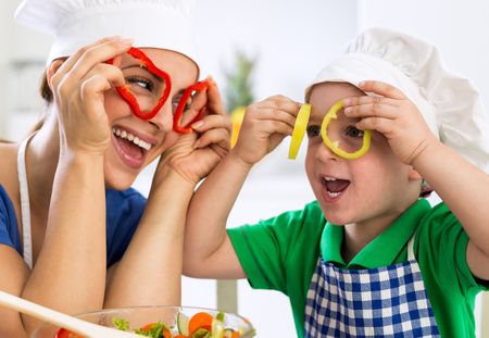 5 astuces pour que mon enfant mange des fruits et des légumes (avec le sourire)