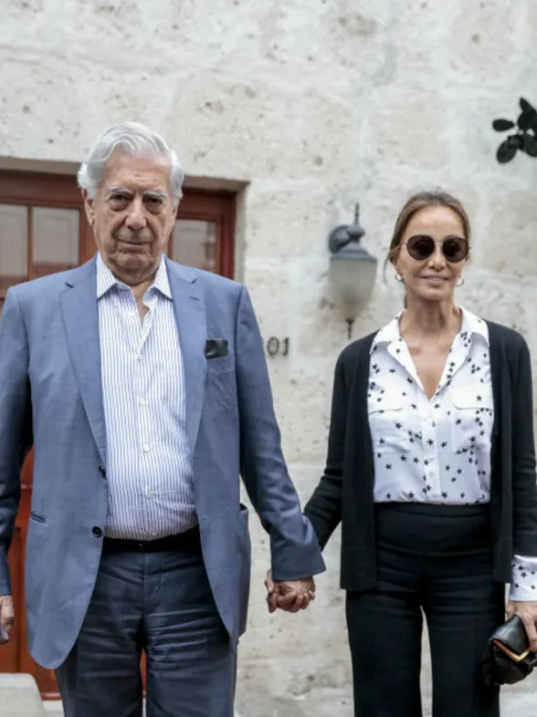 El baño de masas público de Isabel Preysler y Mario Vargas Llosa
