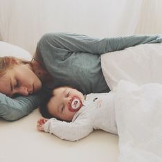 Colecho: ¿es bueno compartir la cama con el bebé?