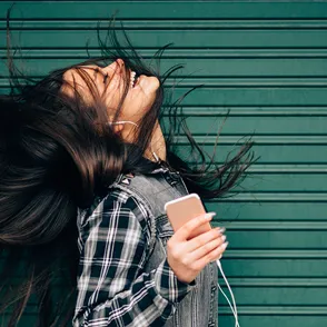 This Is Why You Should Be Mixing Sugar In Your Shampoo