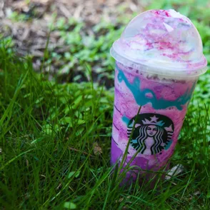 Unicorn frapuccino, posiblemente la bebida más colorida del mundo