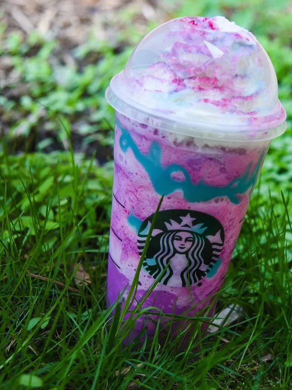 Unicorn frapuccino, posiblemente la bebida más colorida del mundo