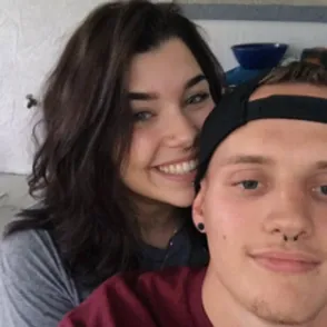 A Girl Used Her Boyfriend's Balls As A Beauty Blender And It's Low-key Nuts