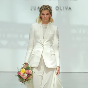 Novias con blazer, la reinvención de un básico en clave bridal