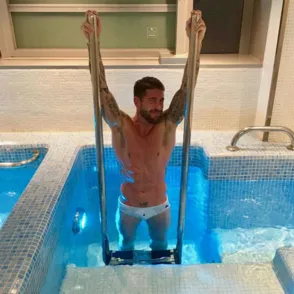 Los famosos que más 'postureo' hacen en las redes sociales