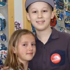 A 9 ans, elle se rase la tête pour soutenir son frère malade (vidéo)