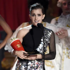 Emma Watson y su vestido sostenible, el mejor look de la semana