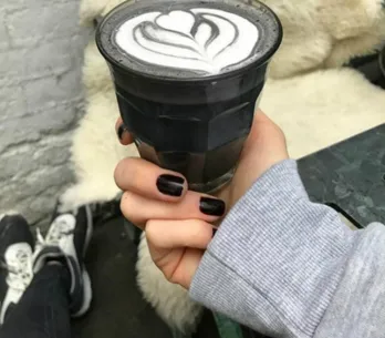 Este café 'gótico' vai alimentar a sua alma trevosa