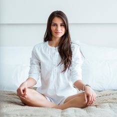 4 semplici posizioni yoga da fare a casa per essere infallibile tra le lenzuola