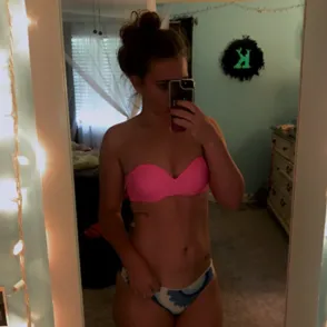 This Girl Dumped Her Jerk Boyfriend After He Commented On Her 'Cellulite' In Bikini Pic