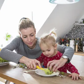 Cómo conseguir que los niños coman fruta y verdura
