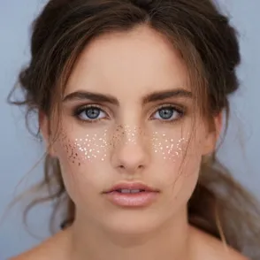Pecas metálicas, la nueva tendencia que nos ha enamorado