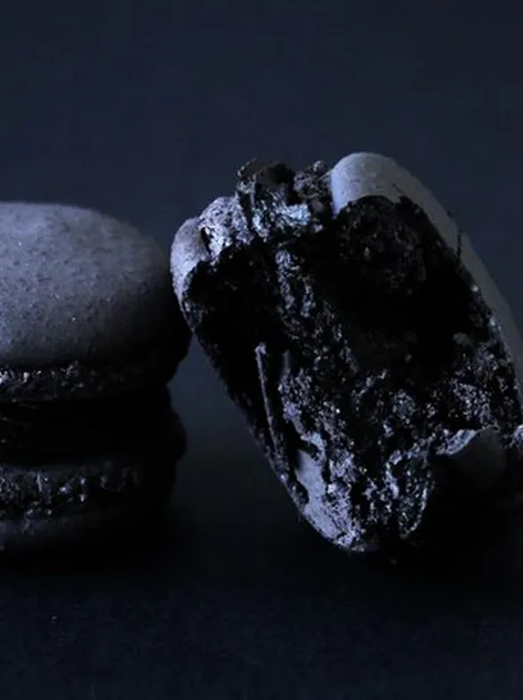 ¿Por qué ahora todos los postres son negros? ¡Estás comiendo carbón!