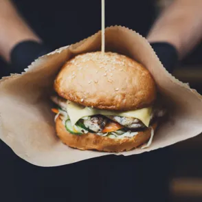 ¿Pagarías más de 2.000 euros por comerte la hamburguesa más cara del mundo?