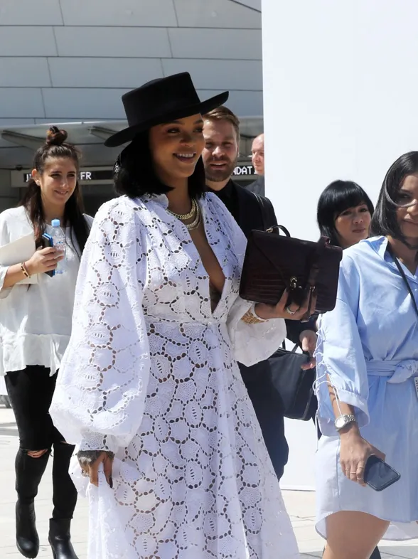 Rihanna y su estilo "pirata chic", mejor look de la semana
