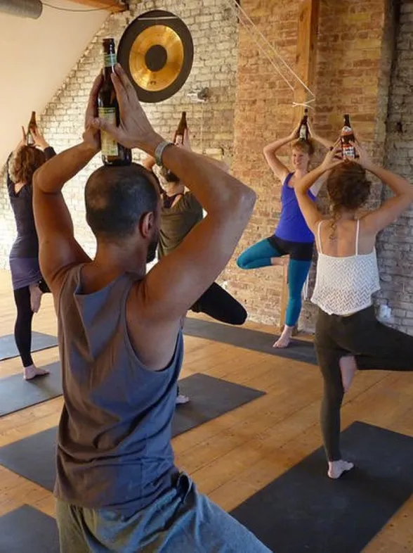 Beer Yoga: ¿conoces las clases de yoga con cerveza?