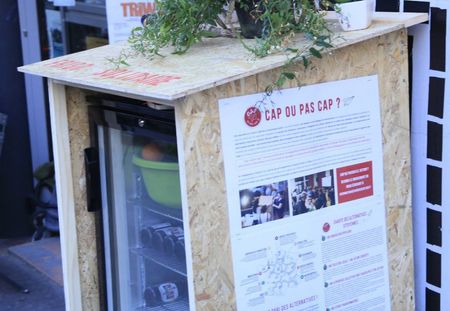 Paris installe son premier frigo solidaire (photos)