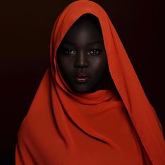Nyakim Gatwech, a 'Rainha da Escuridão', usa seu Insta para celebrar a beleza da pele negra