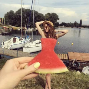 Una sandía como vestido, ¡descubre el nuevo juego de Instagram!
