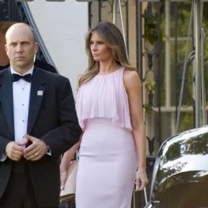 Melania Trump: la invitada perfecta, mejor look de la semana