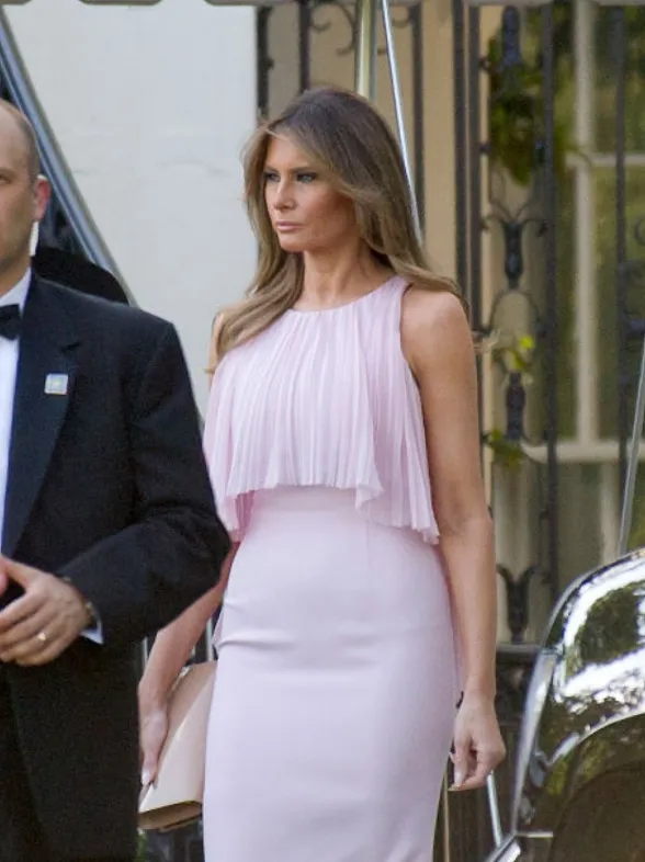 Melania Trump: la invitada perfecta, mejor look de la semana